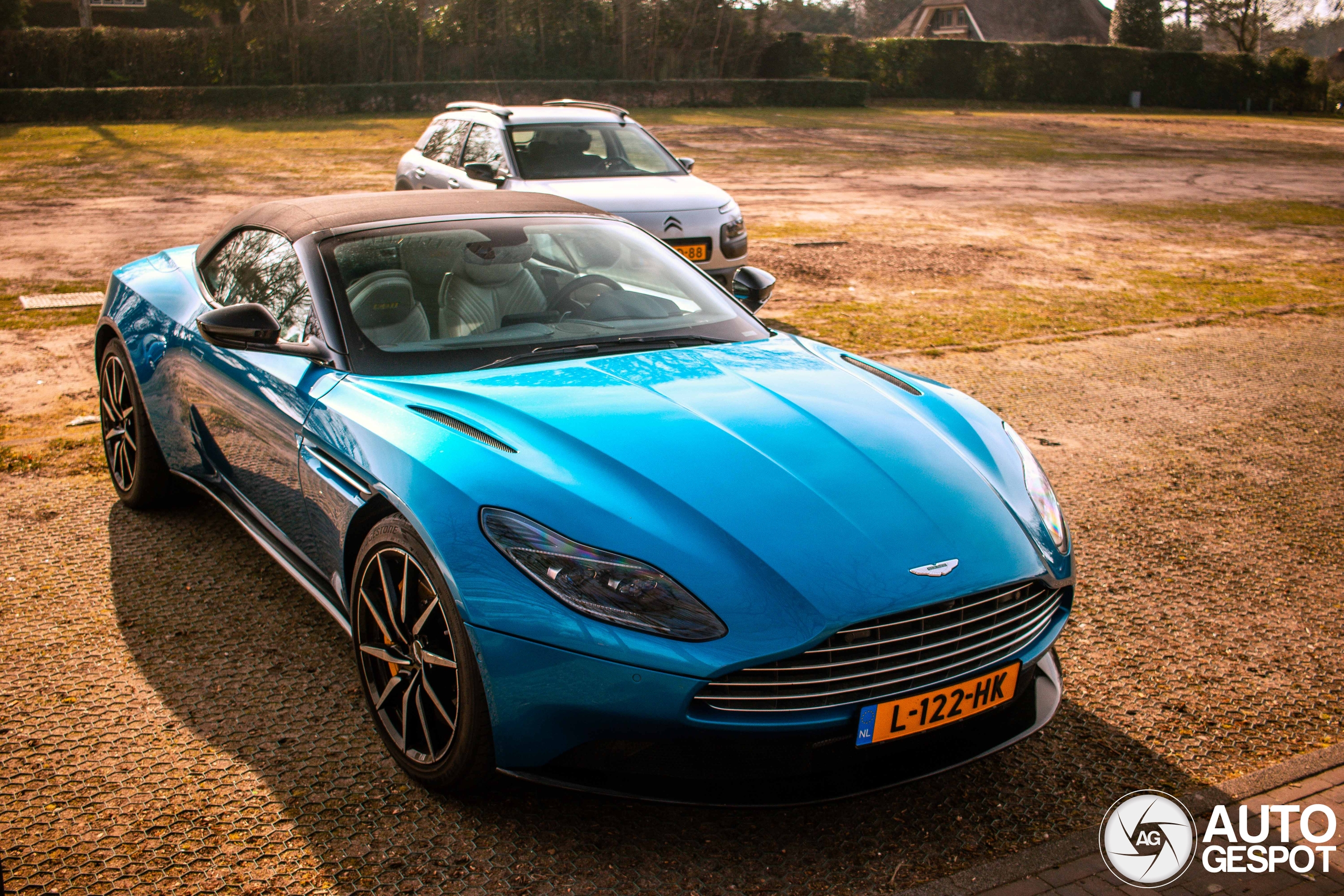 Aston Martin DB11 V8 Volante
