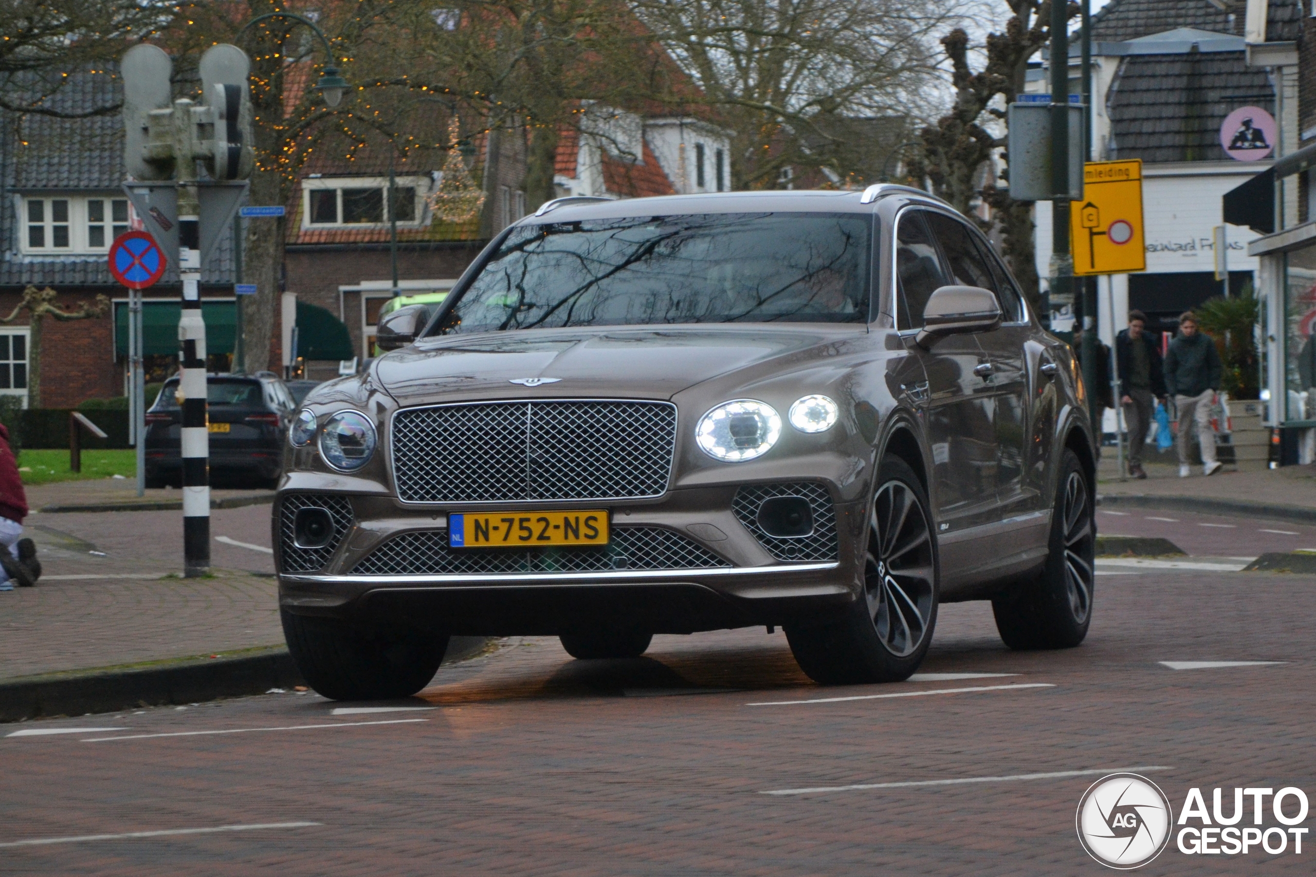 Bentley Bentayga Hybrid 2021