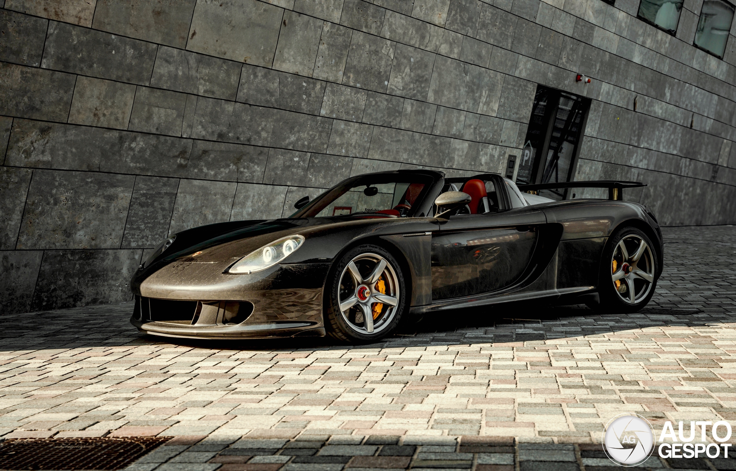 V10 royalty: Carrera GT vs. Lexus LFA