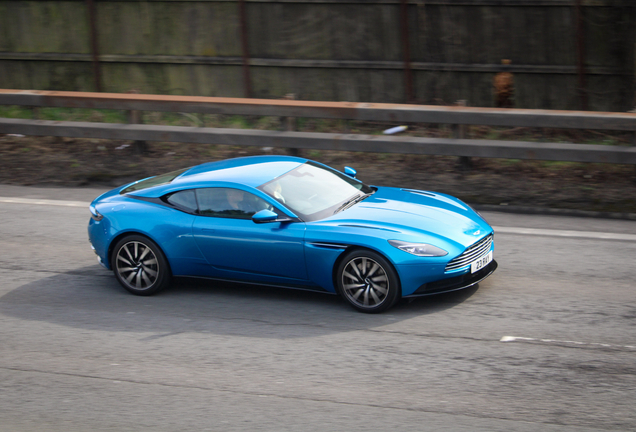 Aston Martin DB11 V8