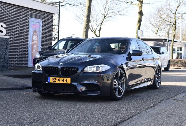 BMW M5 F10 2011