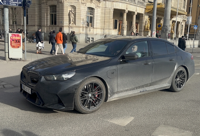 BMW M5 G90