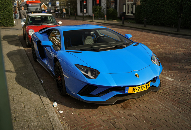 Lamborghini Aventador S LP740-4