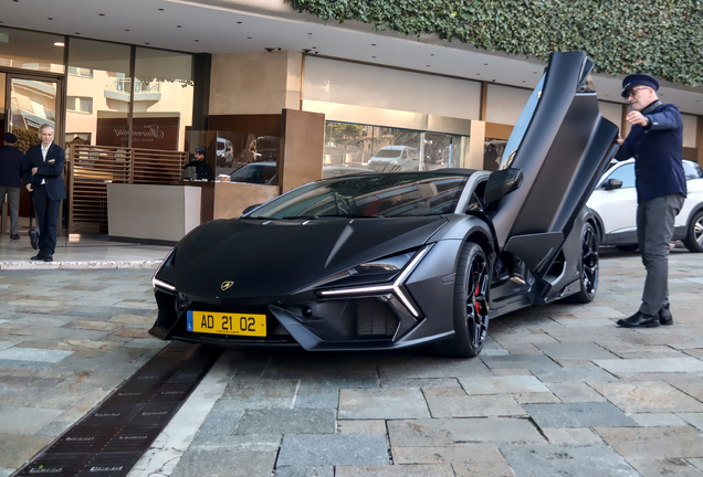 Lamborghini Revuelto