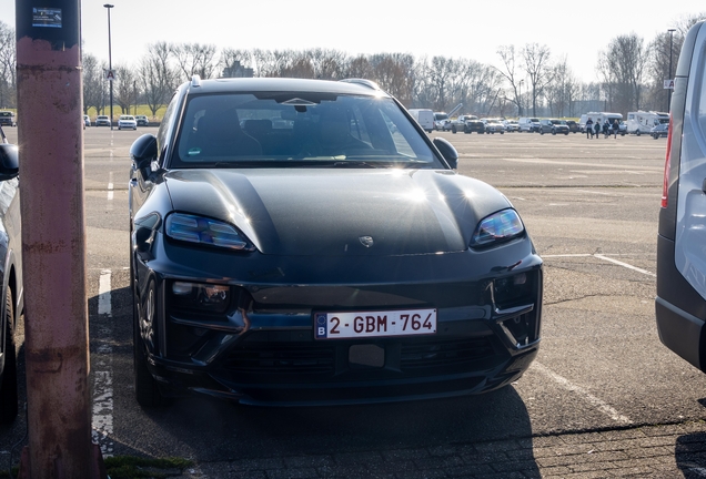 Porsche Macan EV Turbo