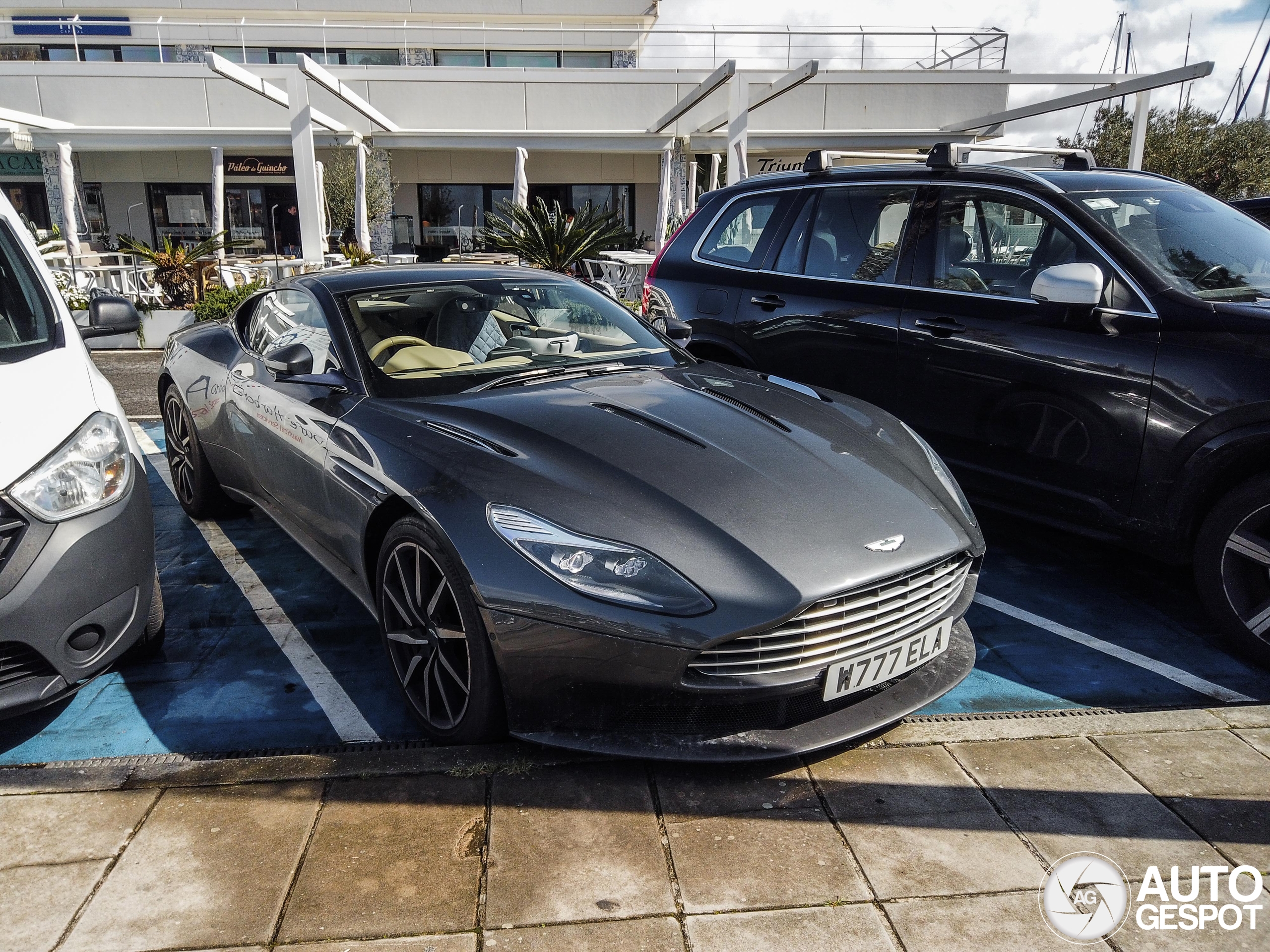 Aston Martin DB11