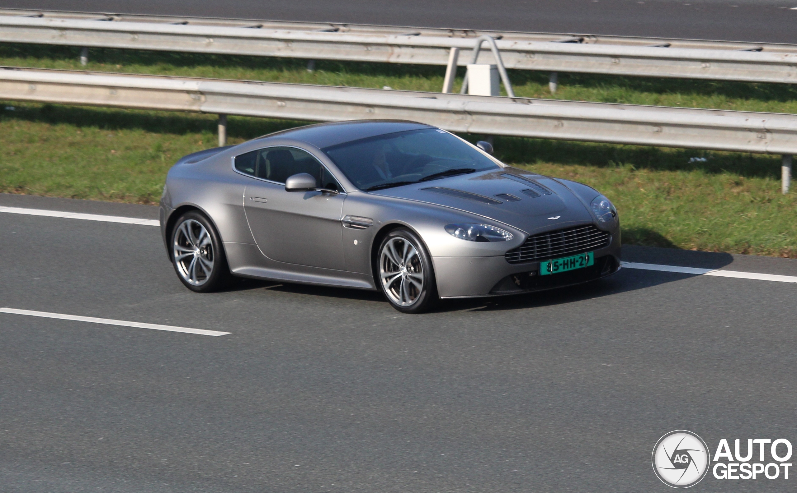 Aston Martin V12 Vantage