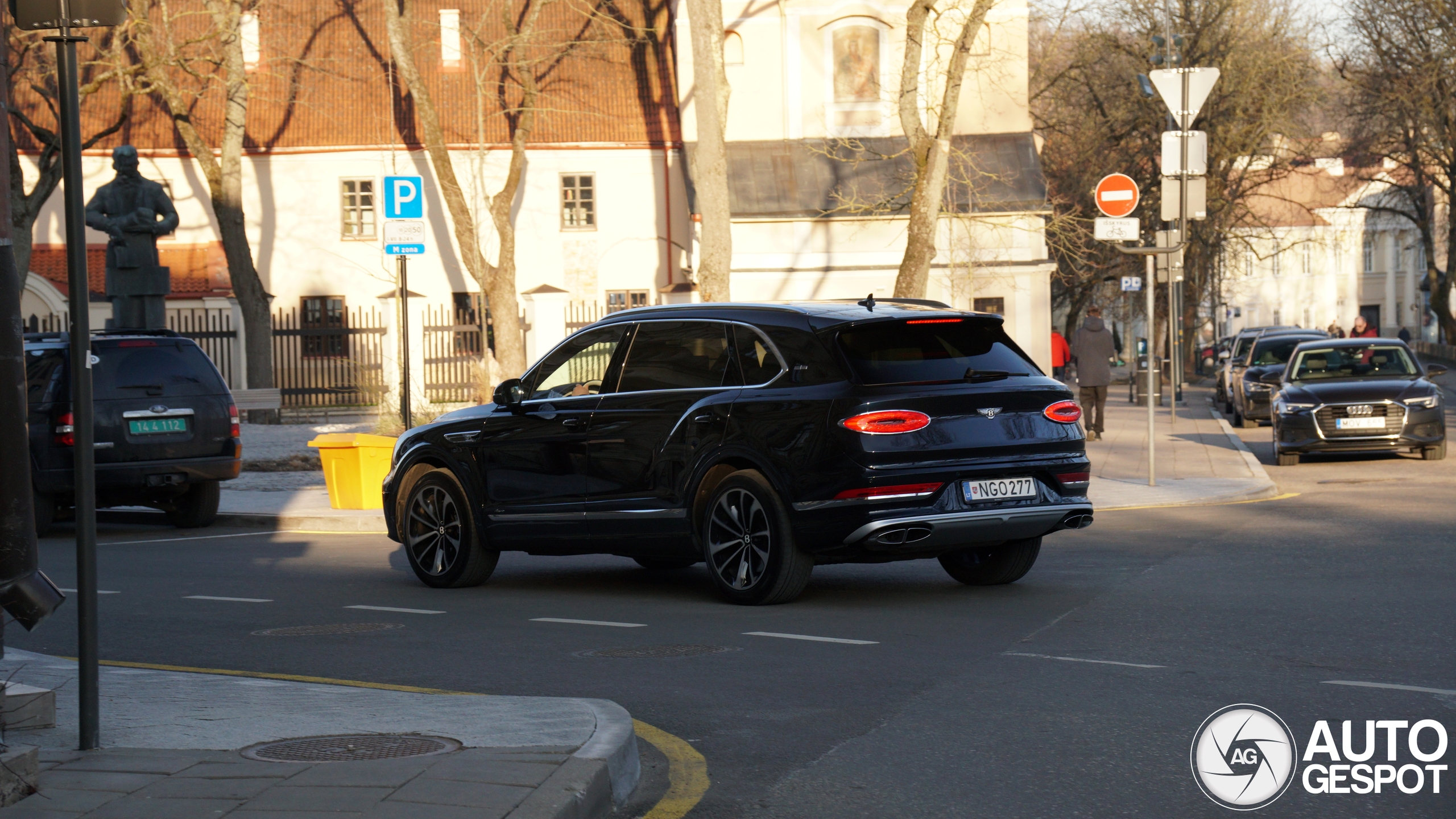 Bentley Bentayga Azure EWB First Edition