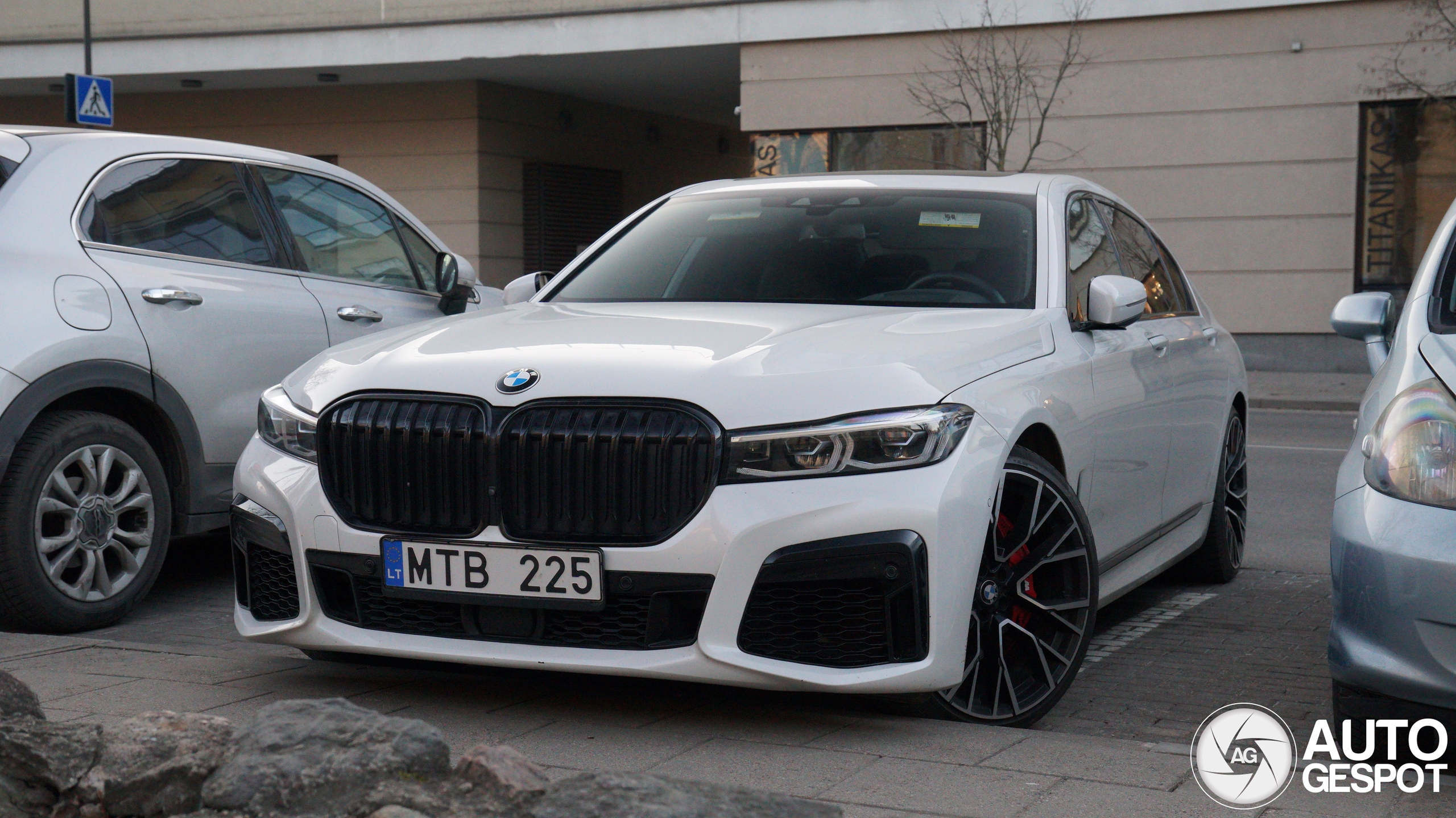 BMW M760Li xDrive 2019