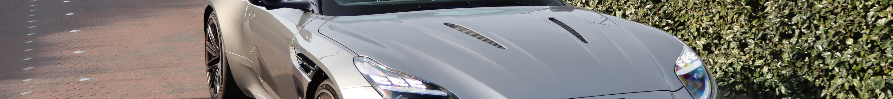 Aston Martin DB12 Volante