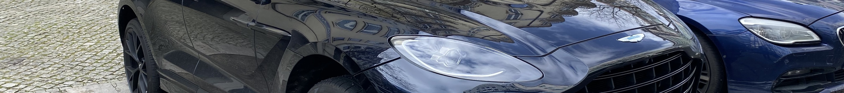 Aston Martin DBX707