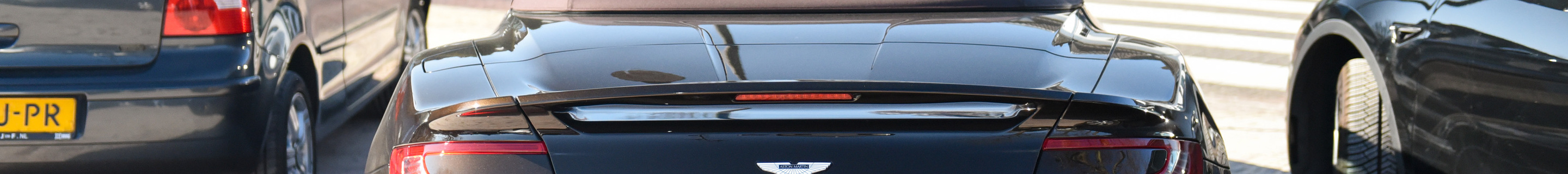 Aston Martin Vanquish Volante