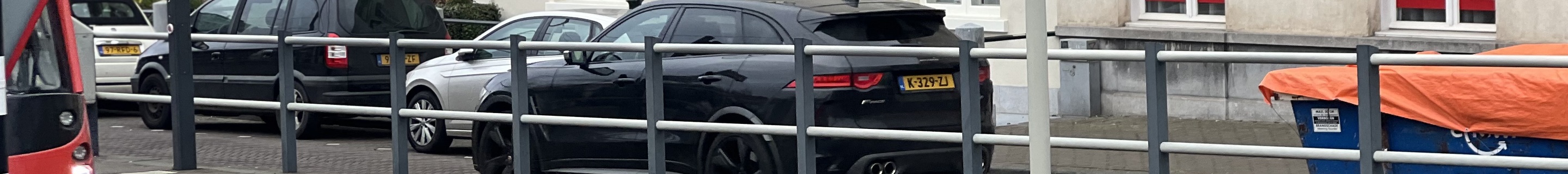 Jaguar F-PACE SVR