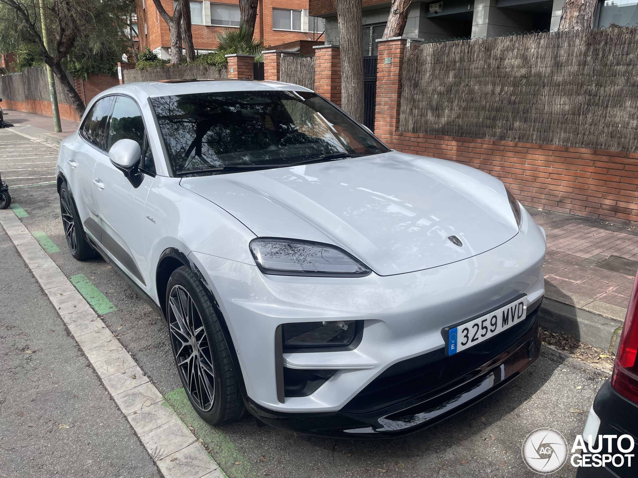 Porsche Macan EV Turbo
