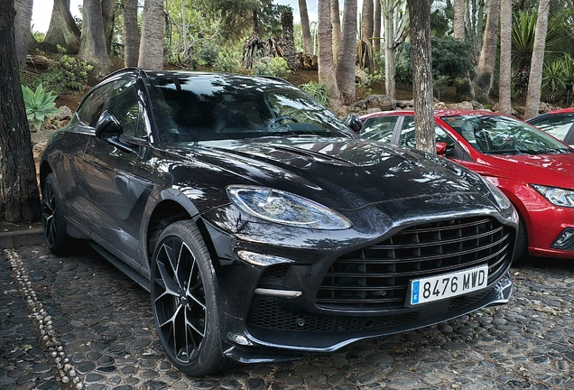 Aston Martin DBX707