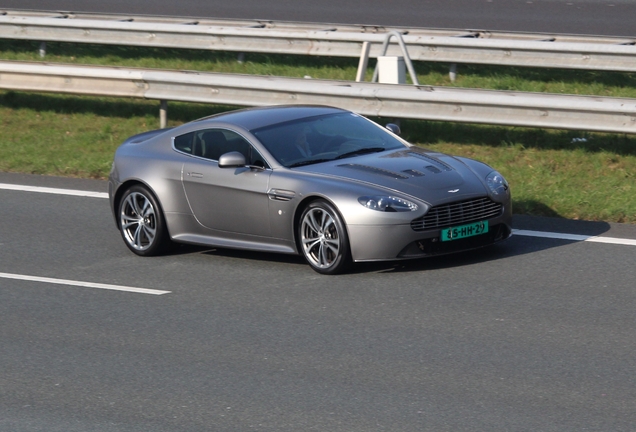 Aston Martin V12 Vantage