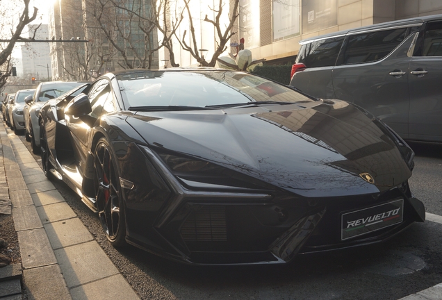Lamborghini Revuelto