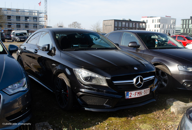 Mercedes-Benz CLA 45 AMG C117