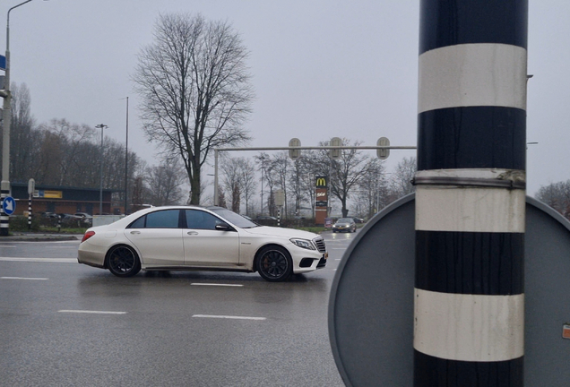 Mercedes-Benz S 63 AMG V222