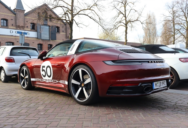 Porsche 992 Targa 4S Heritage Design Edition