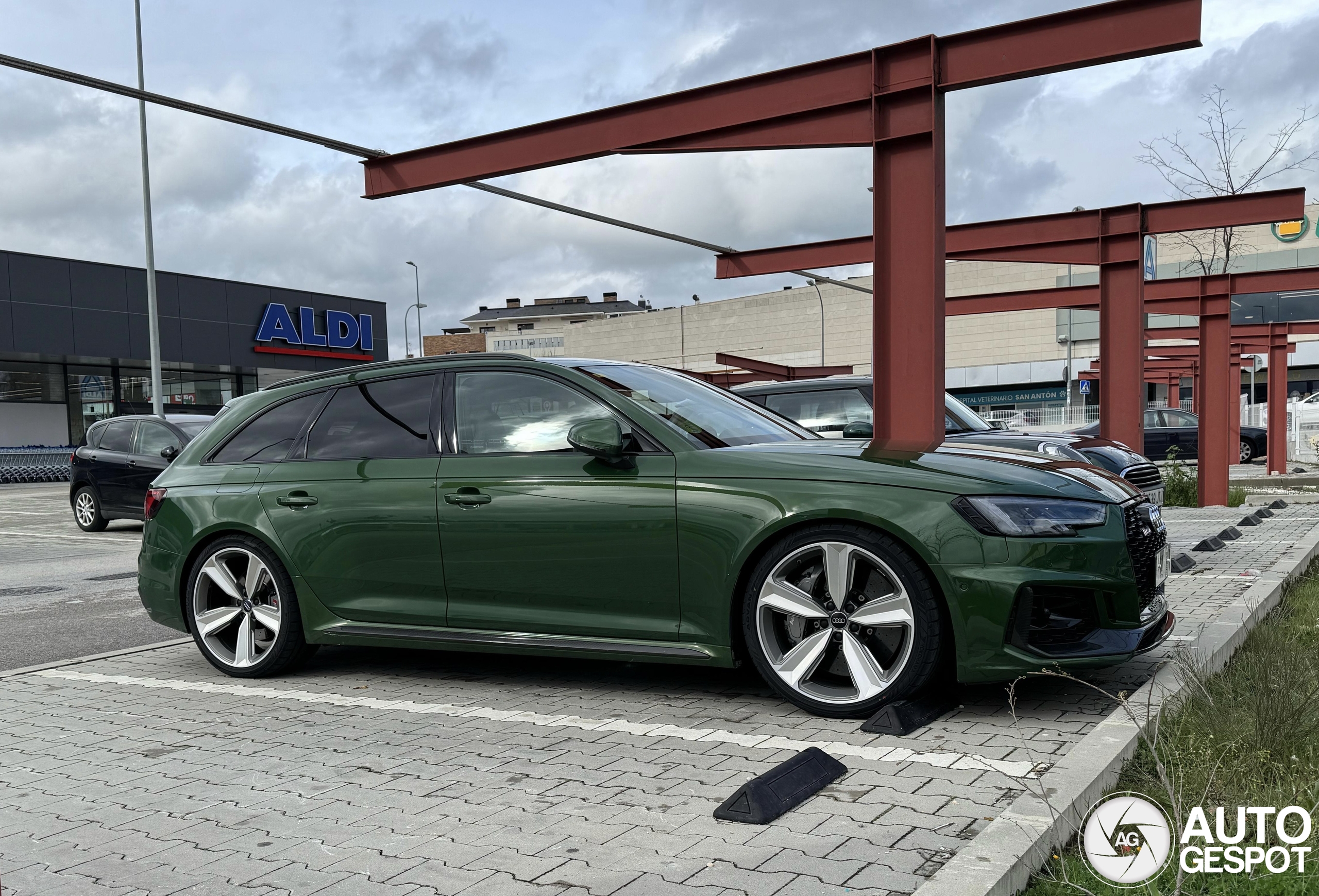 Audi RS4 Avant B9