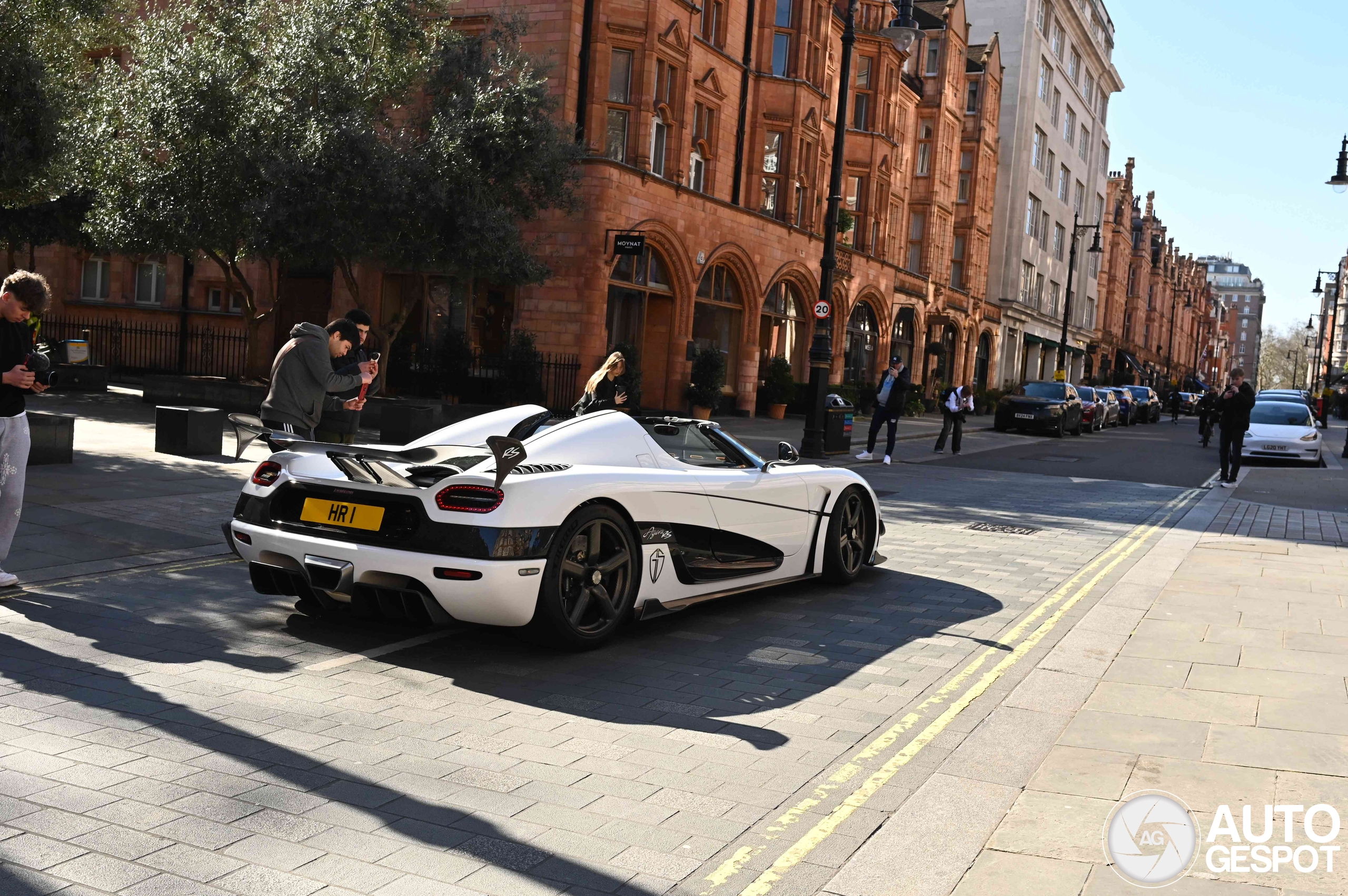 Koenigsegg Agera RS roars through London - A rare sight six years after the last one