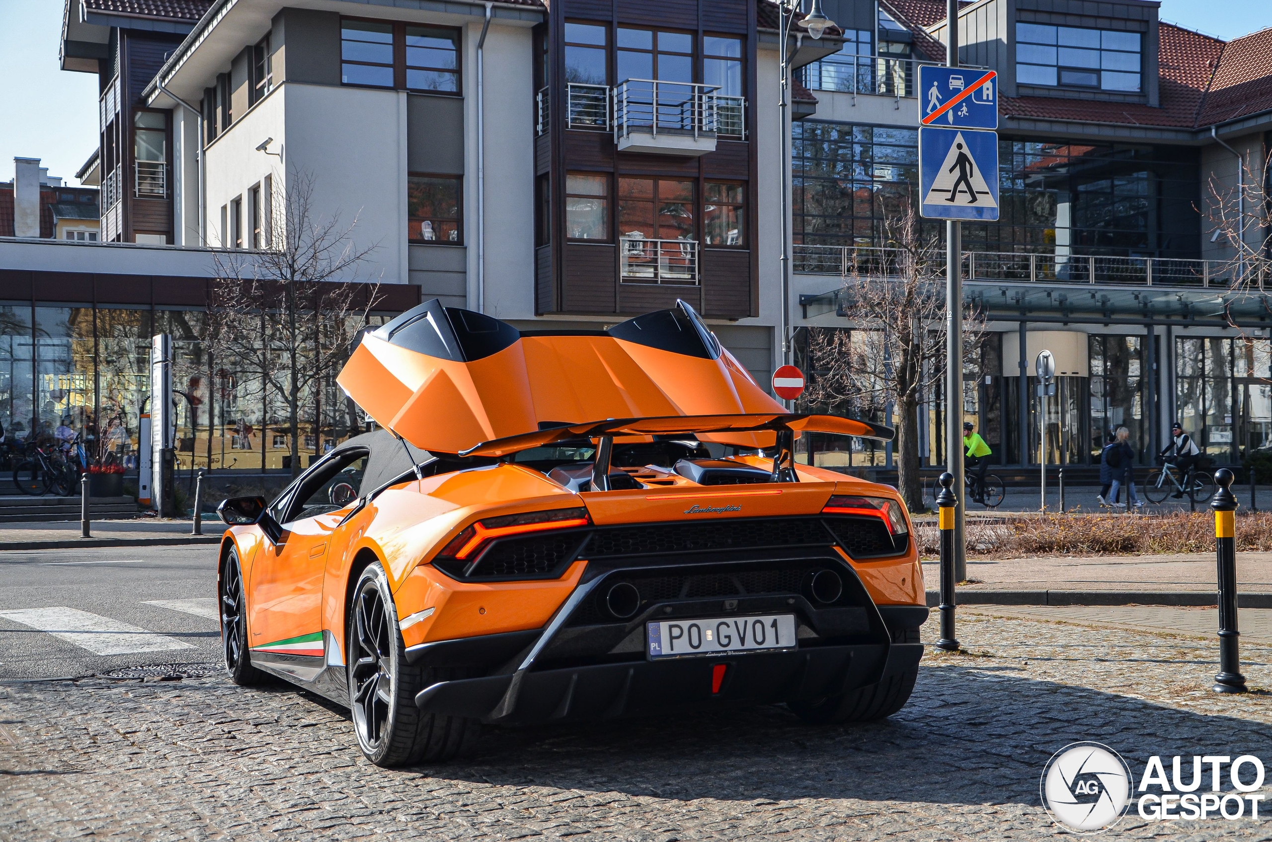 Lamborghini Huracán LP640-4 Performante Spyder