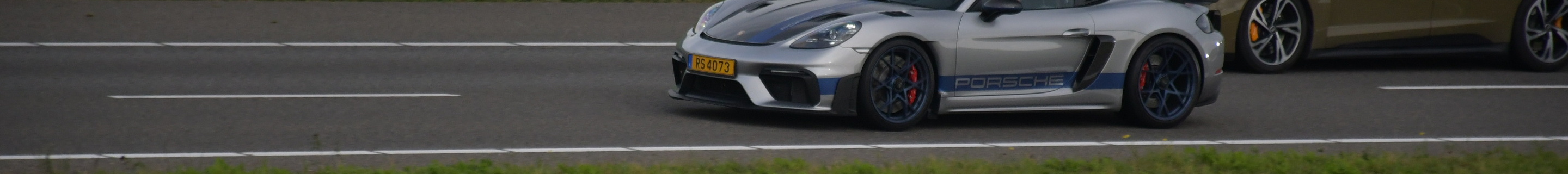 Porsche 718 Cayman GT4 RS Weissach Package