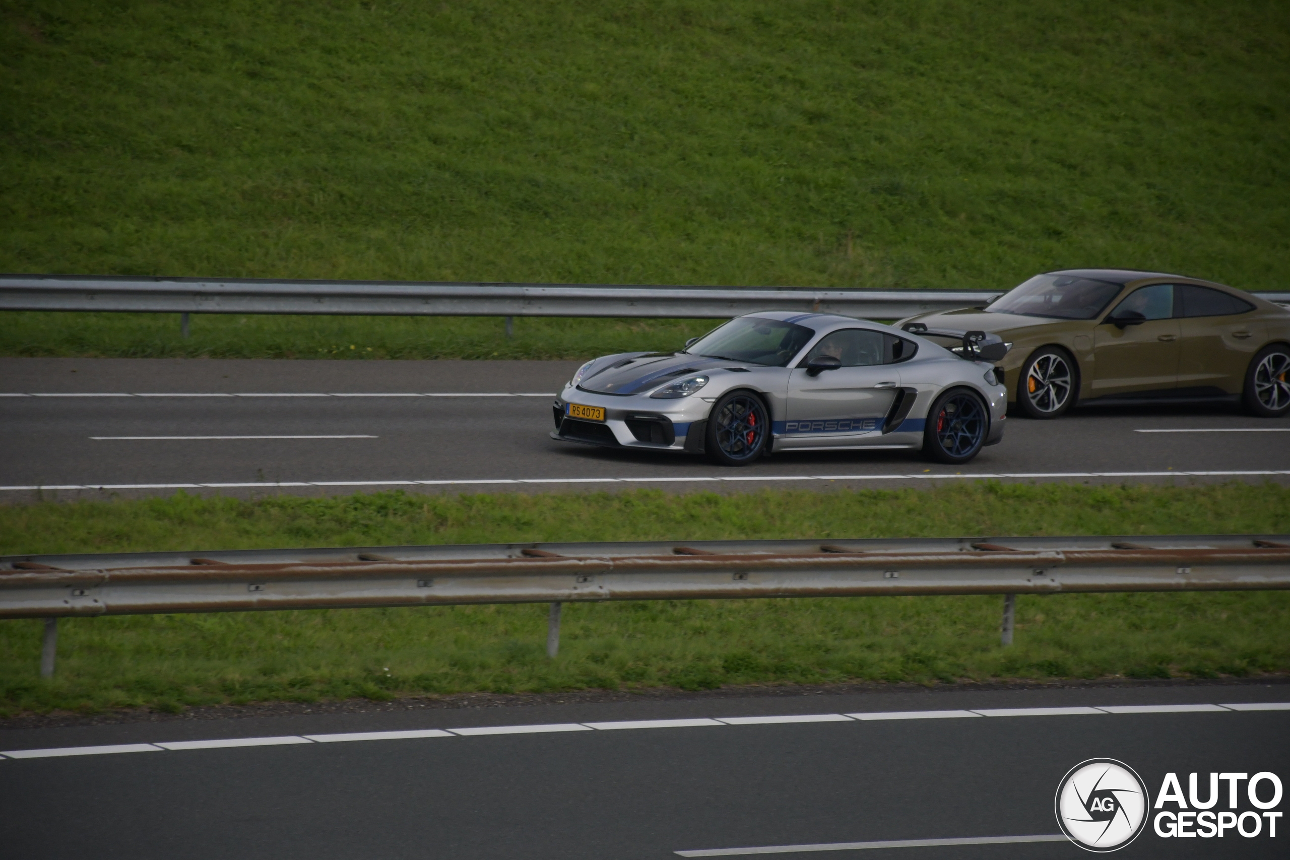 Porsche 718 Cayman GT4 RS Weissach Package