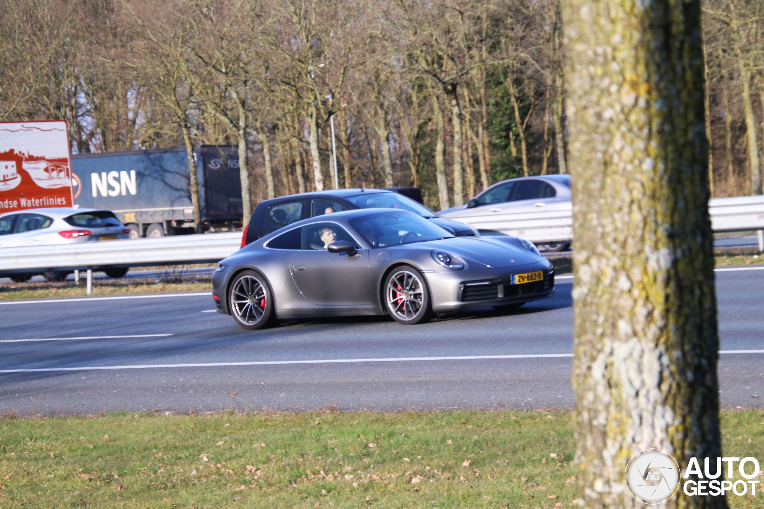 Porsche 992 Carrera 4S