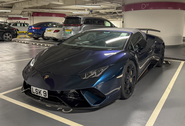 Lamborghini Huracán LP640-4 Performante Spyder