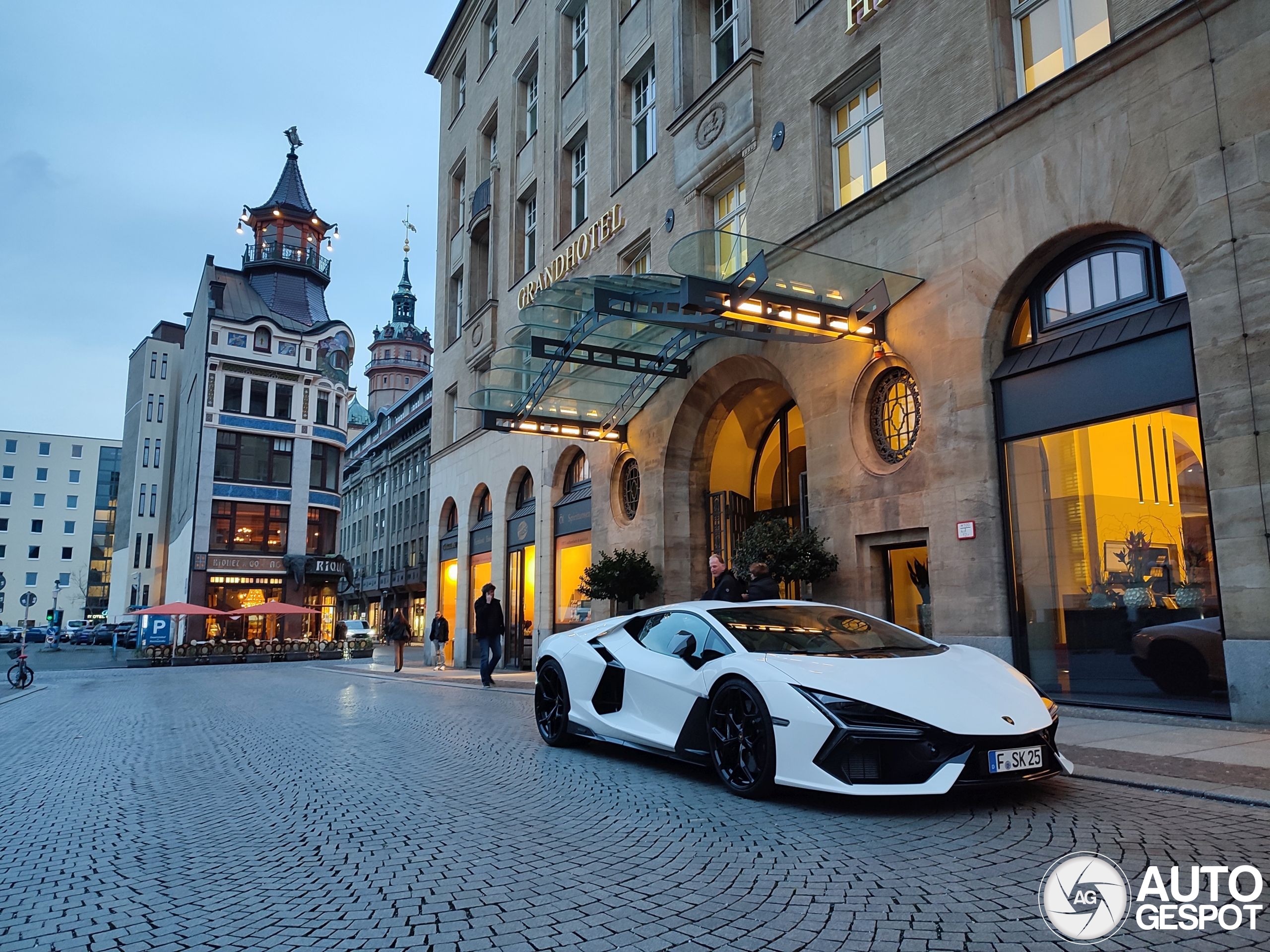 Lamborghini Revuelto