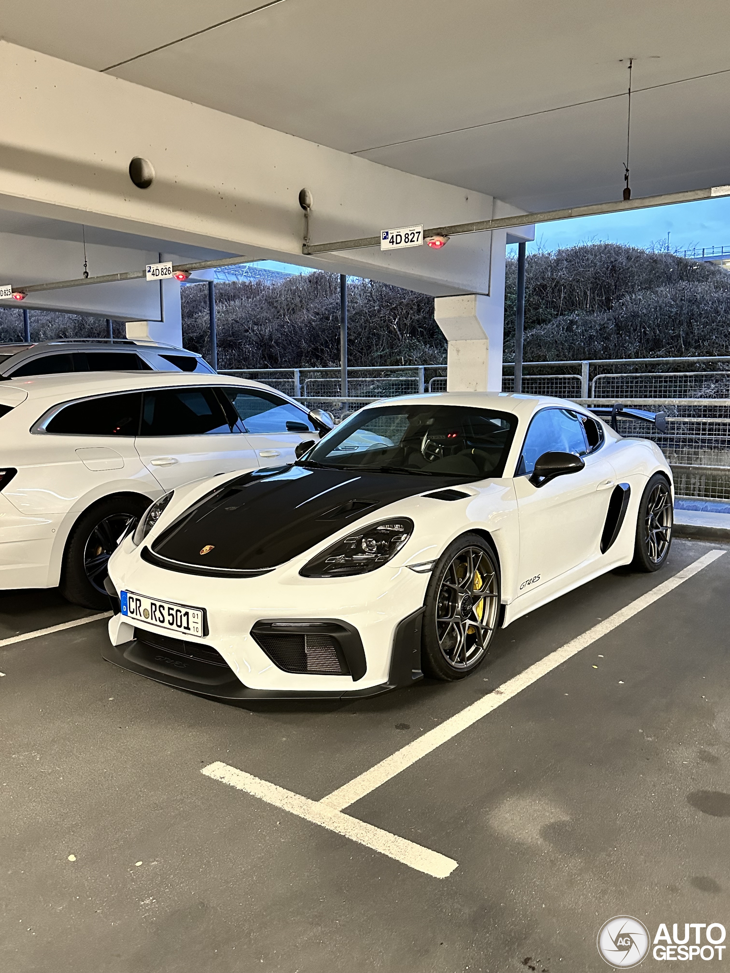 Porsche 718 Cayman GT4 RS Weissach Package