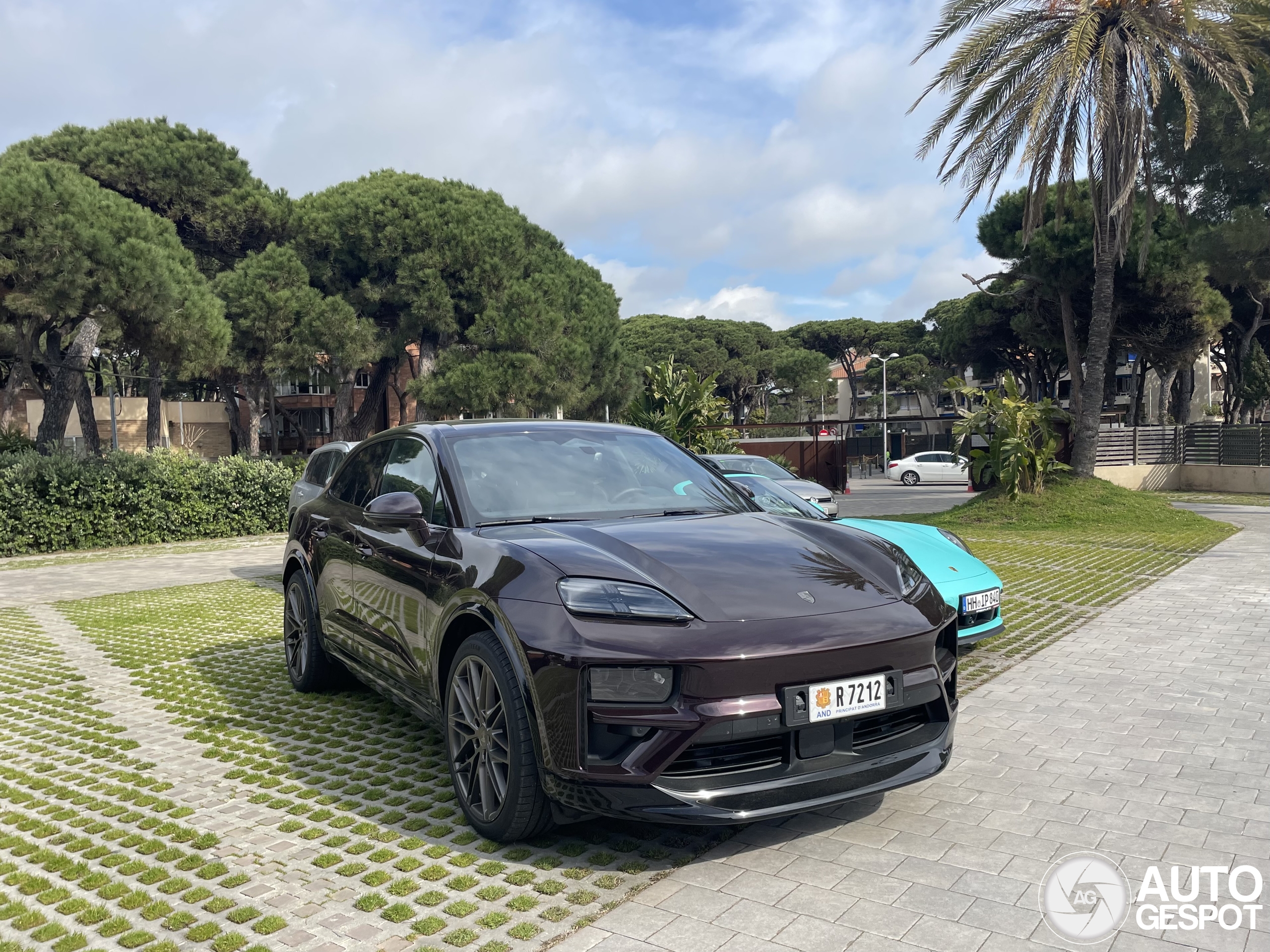 Porsche Macan EV Turbo