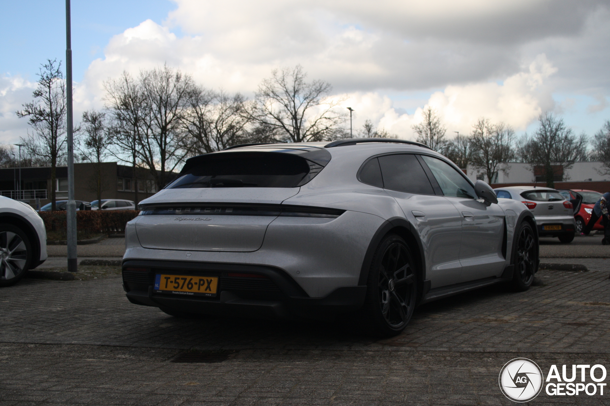 Porsche Taycan Turbo Cross Turismo