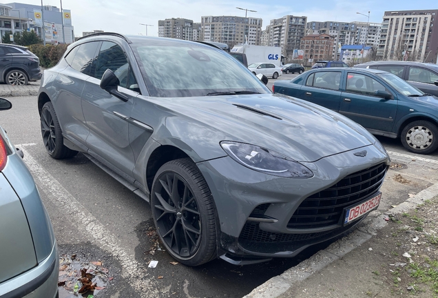 Aston Martin DBX707