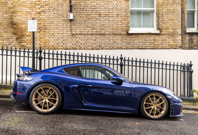 Porsche 718 Cayman GT4