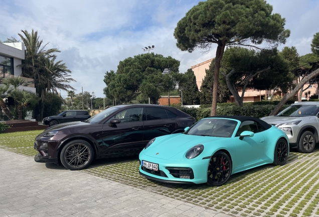 Porsche 992 Carrera 4 GTS Cabriolet