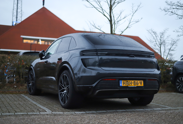 Porsche Macan EV Turbo