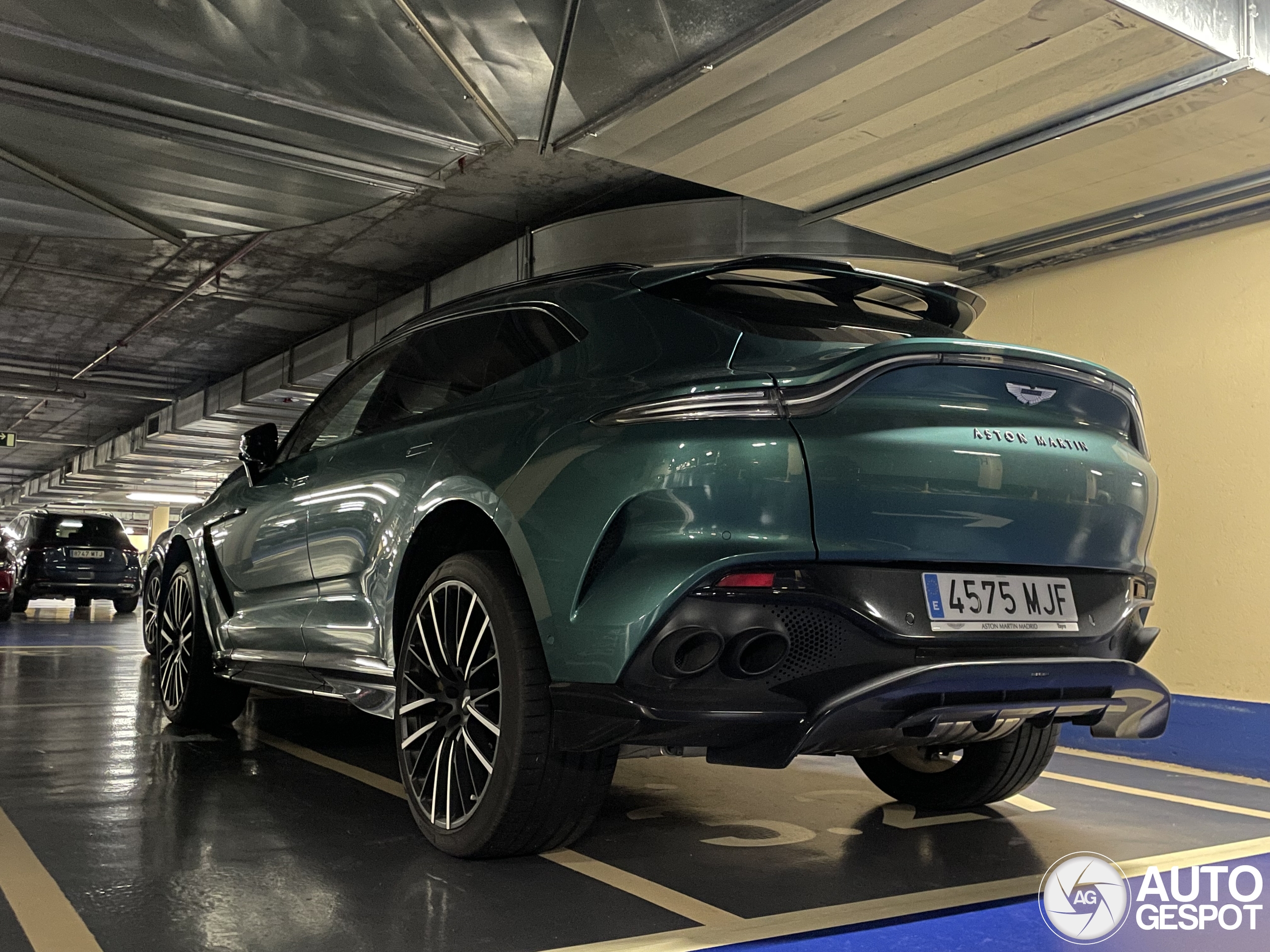 Aston Martin DBX707
