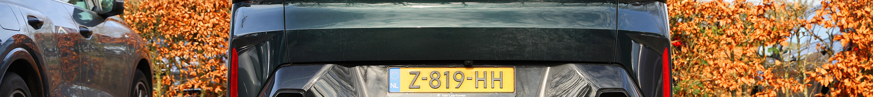 BMW XM G09 Label Red