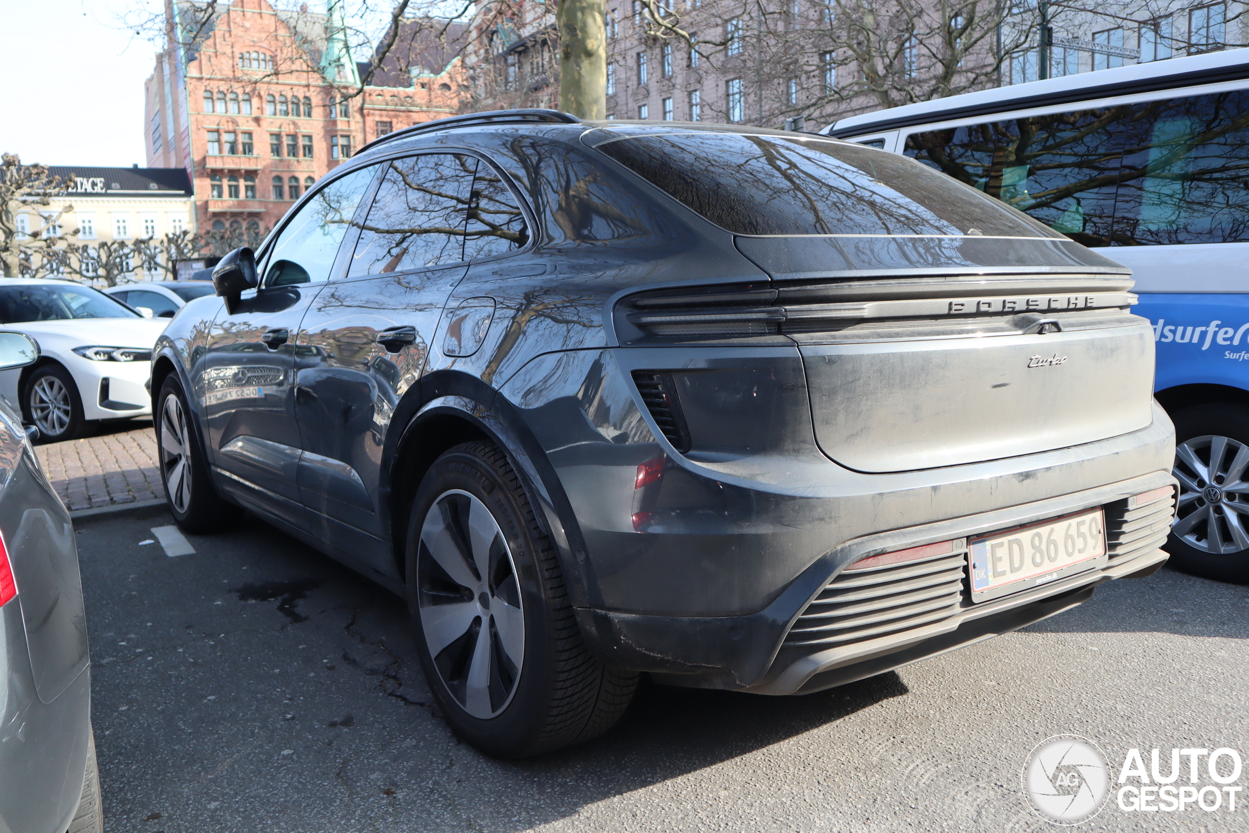 Porsche Macan EV Turbo