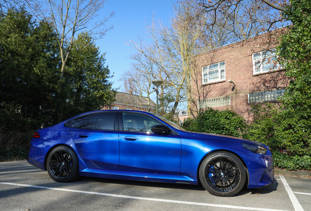 BMW M5 G90