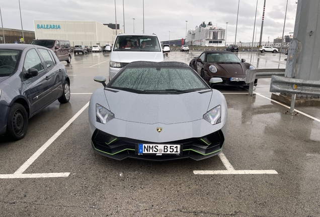 Lamborghini Aventador LP780-4 Ultimae Roadster