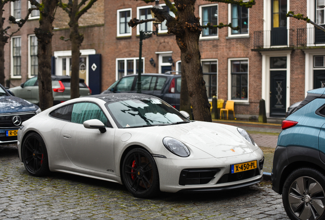 Porsche 992 Carrera 4 GTS
