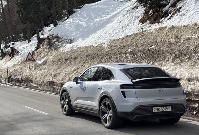 Porsche Macan EV Turbo