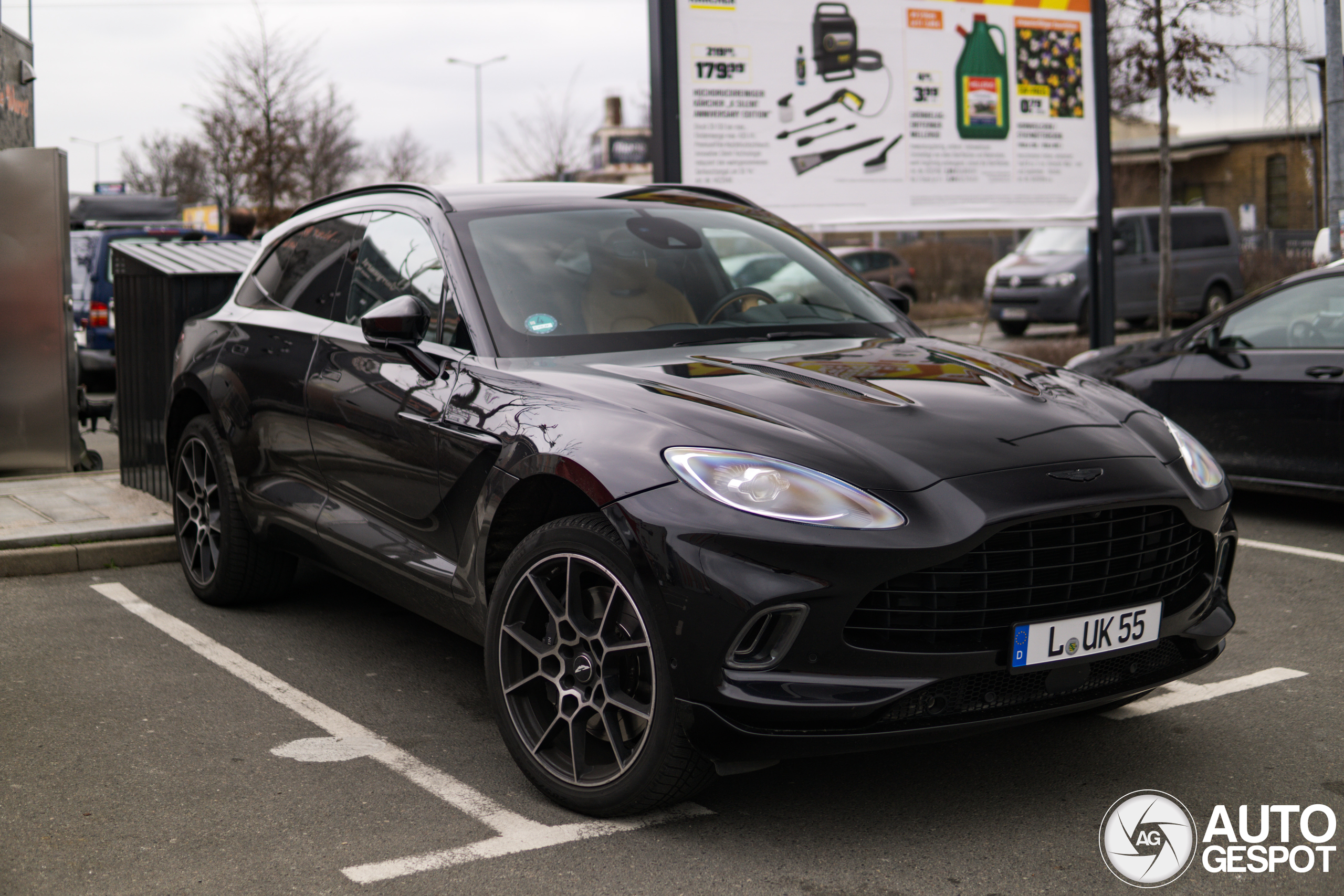Aston Martin DBX