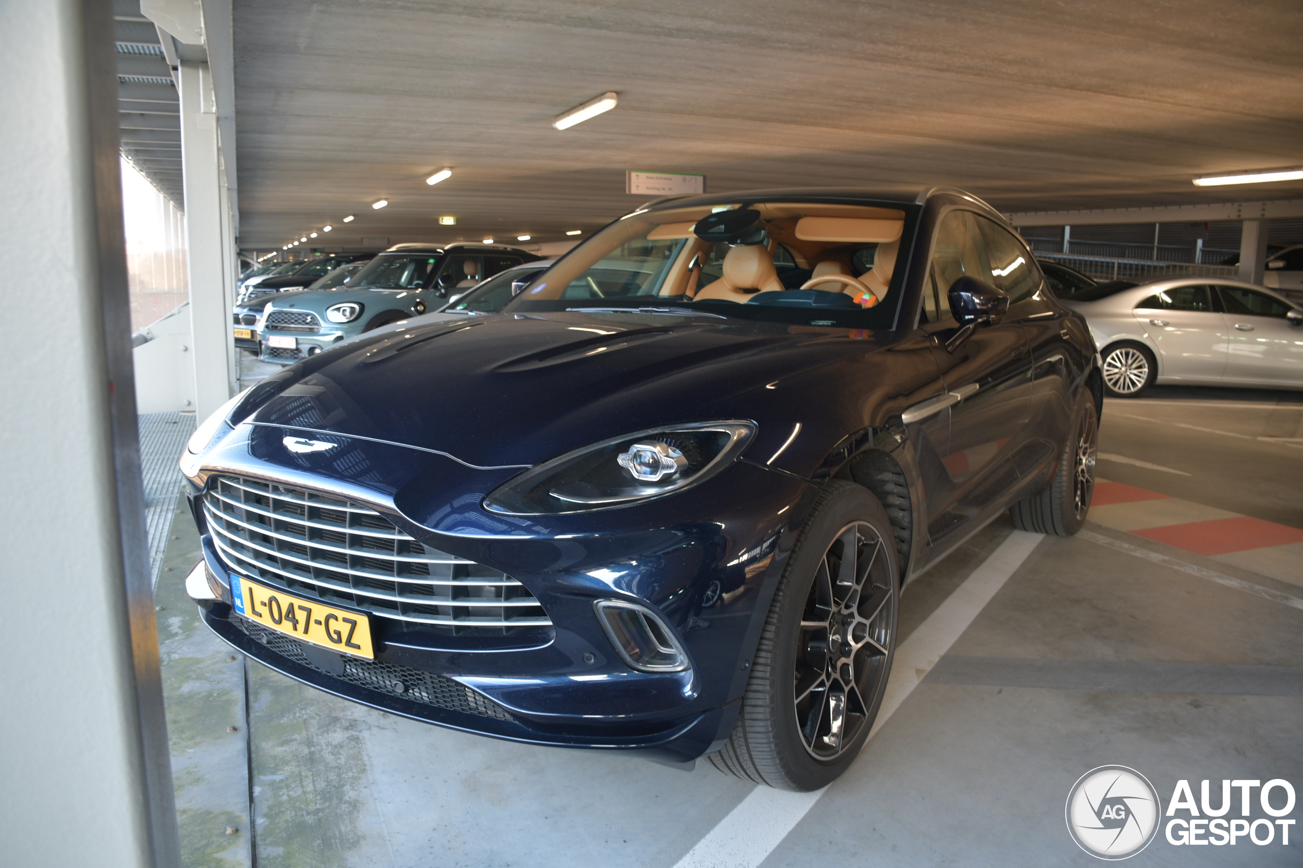 Aston Martin DBX