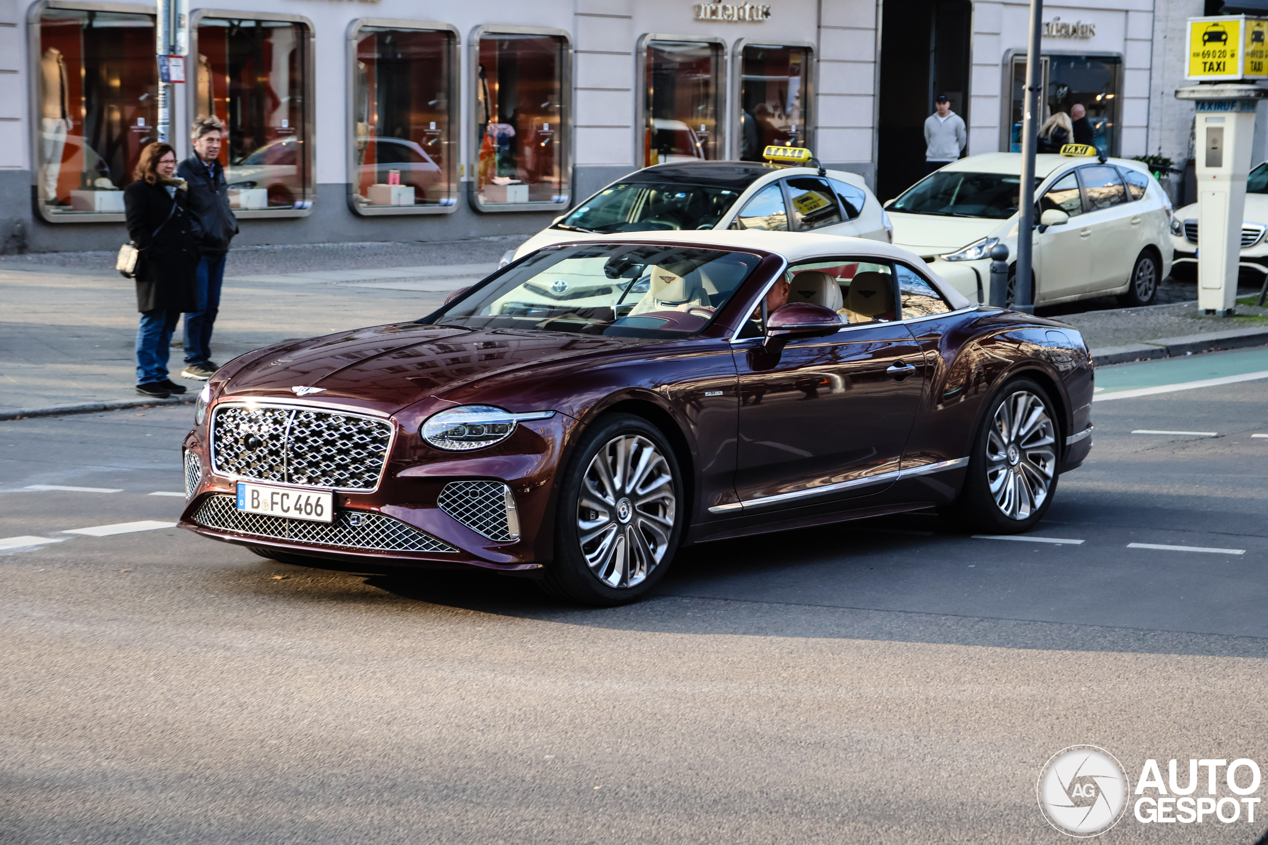 Deze Bentley onderscheidt zich door zijn grille en meer