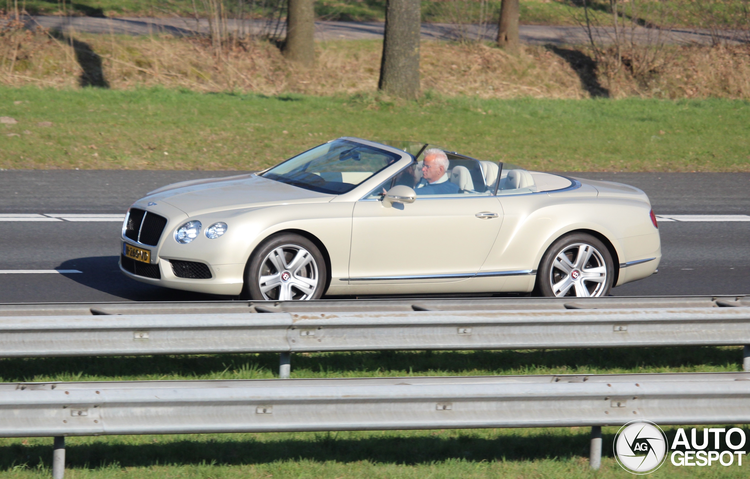 Bentley Continental GTC V8